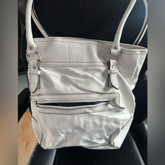 Chaps white leather multi pocket handbag - Picture 4 of 5